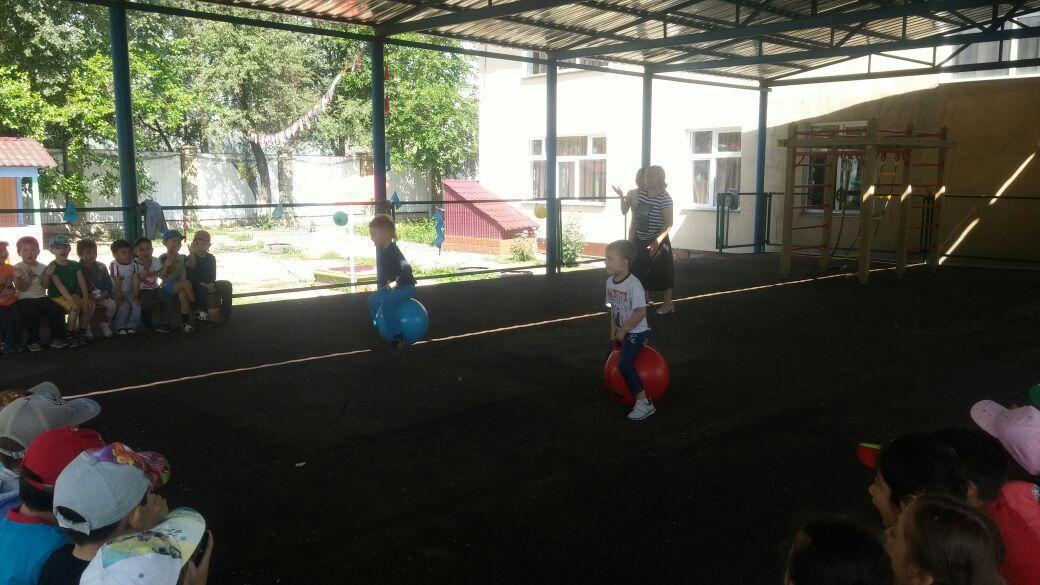 1 - маусым балаларды қорғау күні.