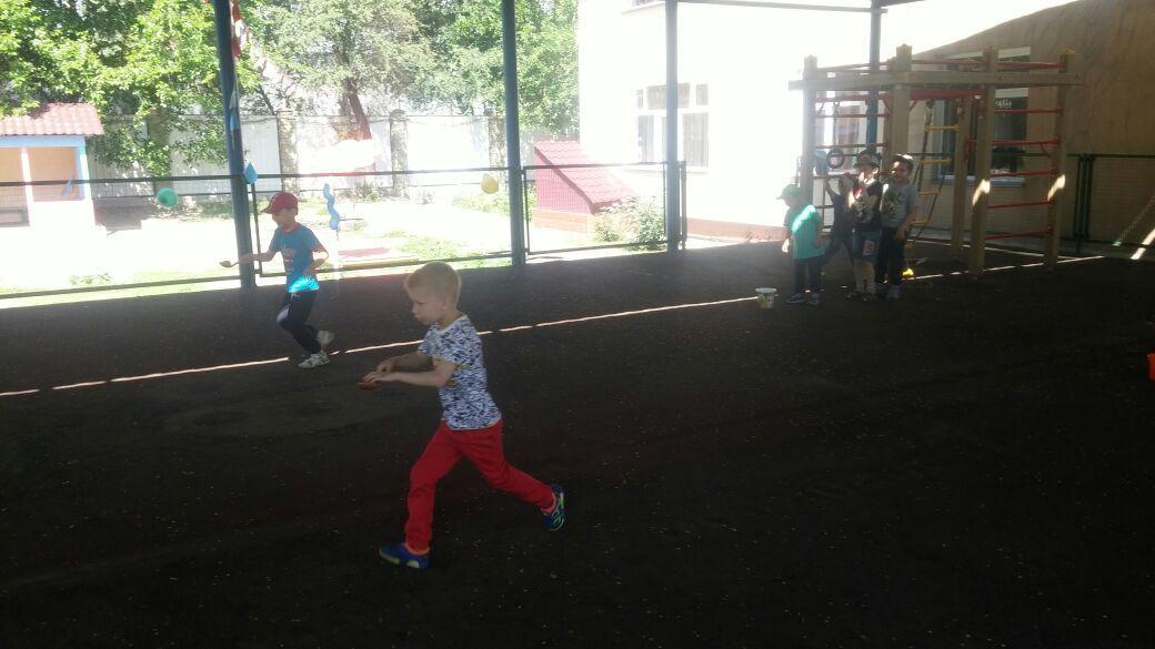 1 - маусым балаларды қорғау күні.