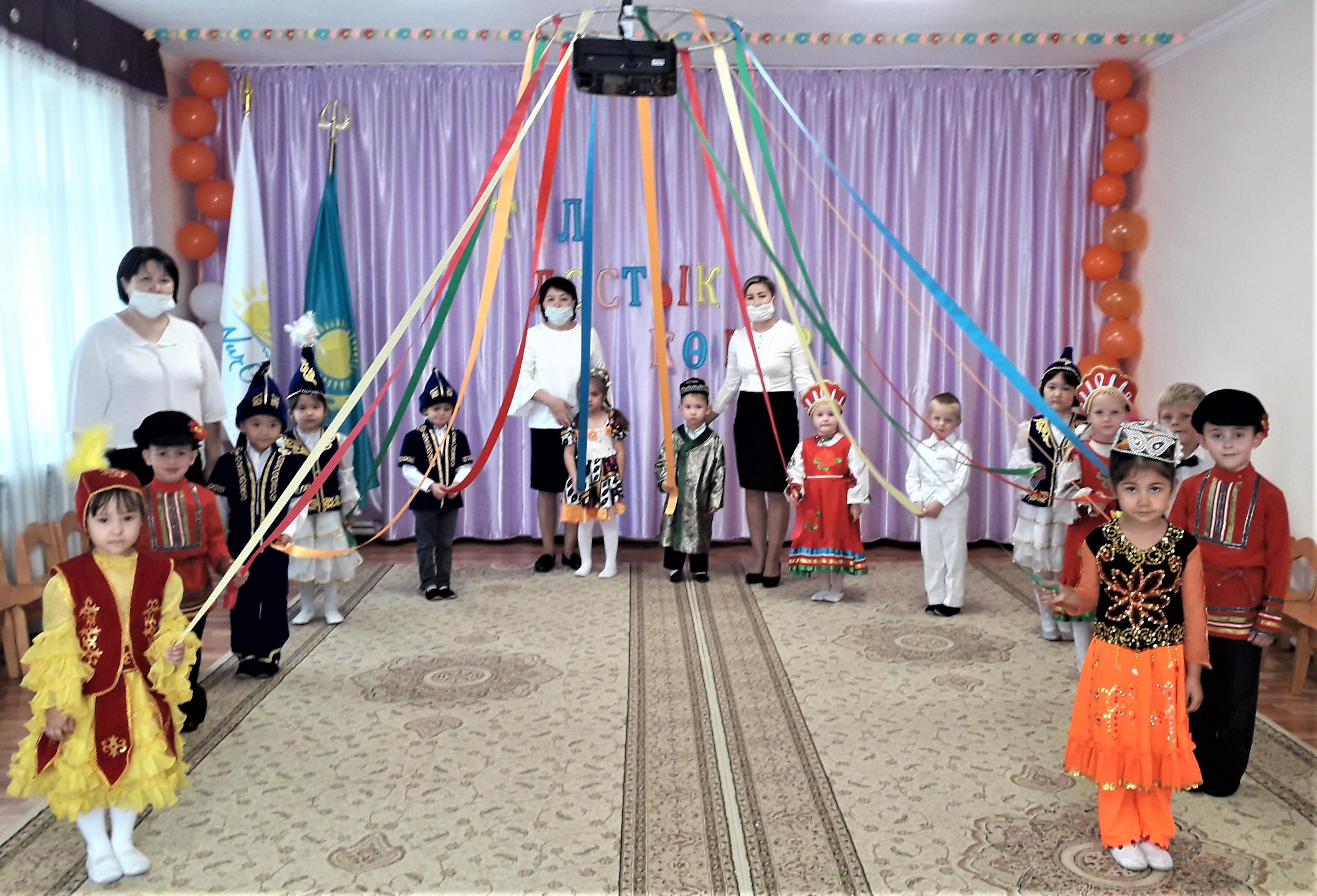 Ахмет Байтұрсынұлы өмір есігін ашқан қыркүйек айының бесі -Қазақстан халқы тілдерінің күні болып бекітілді.  Барлық құқықтар қорғалған. inform.kz белсенді сілтемені пайдаланыңыз https://www.inform.kz/kz/5-kyrkuyek-kazakstan-halky-tilderi-kuni-bolyp-b